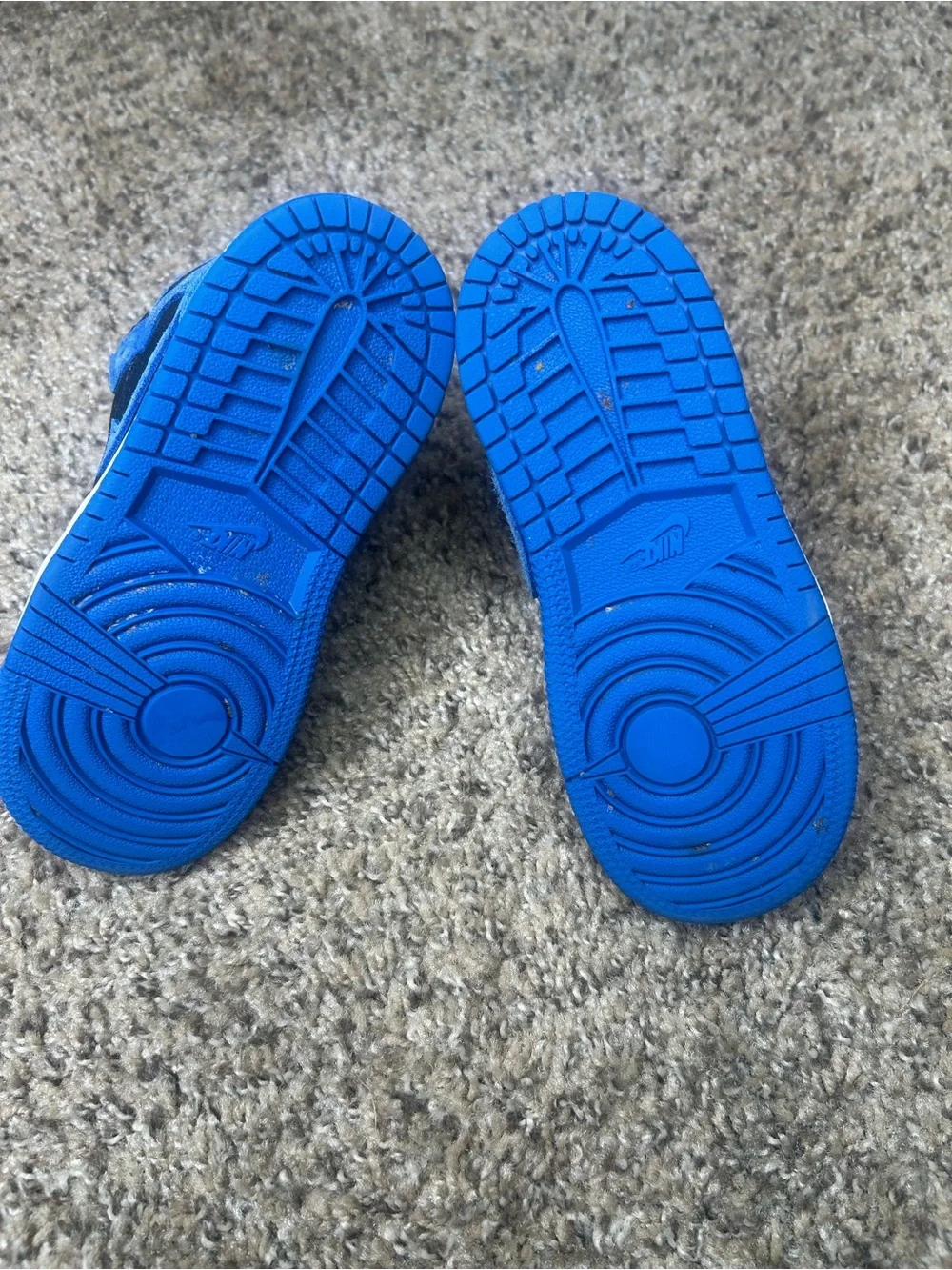 four pairs of shoes that need to be repair look at pictures